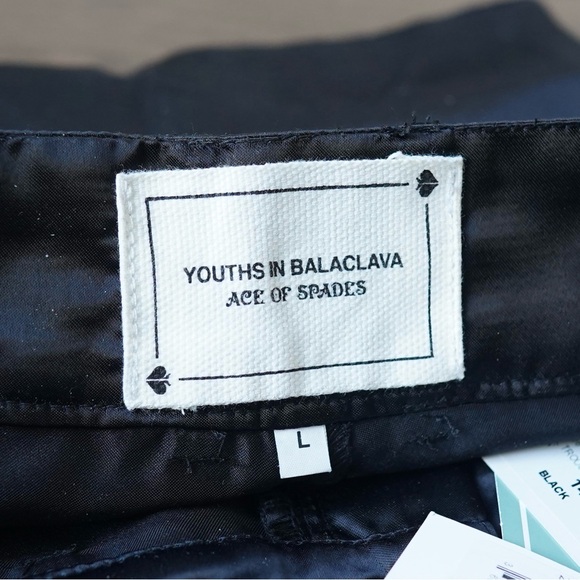 Youth in Balaclava trousers - Picture 8 of 8